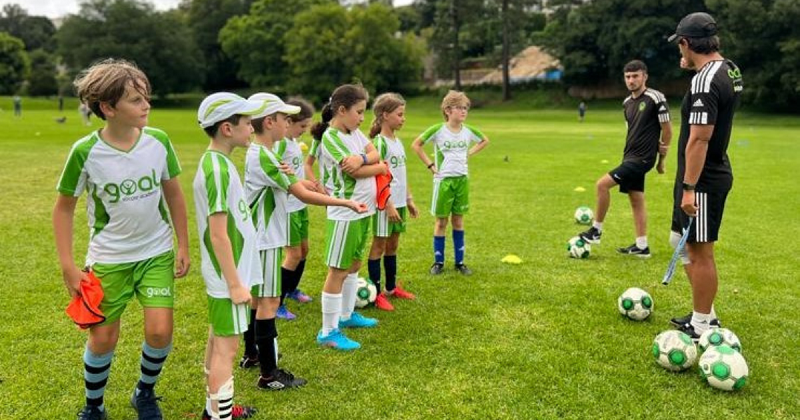 Shane Irani coaching football on his Sports placement in Australia with Placement Year International